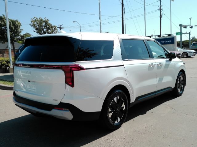 Used 2026 Kia Carnival LXS FWD image 6