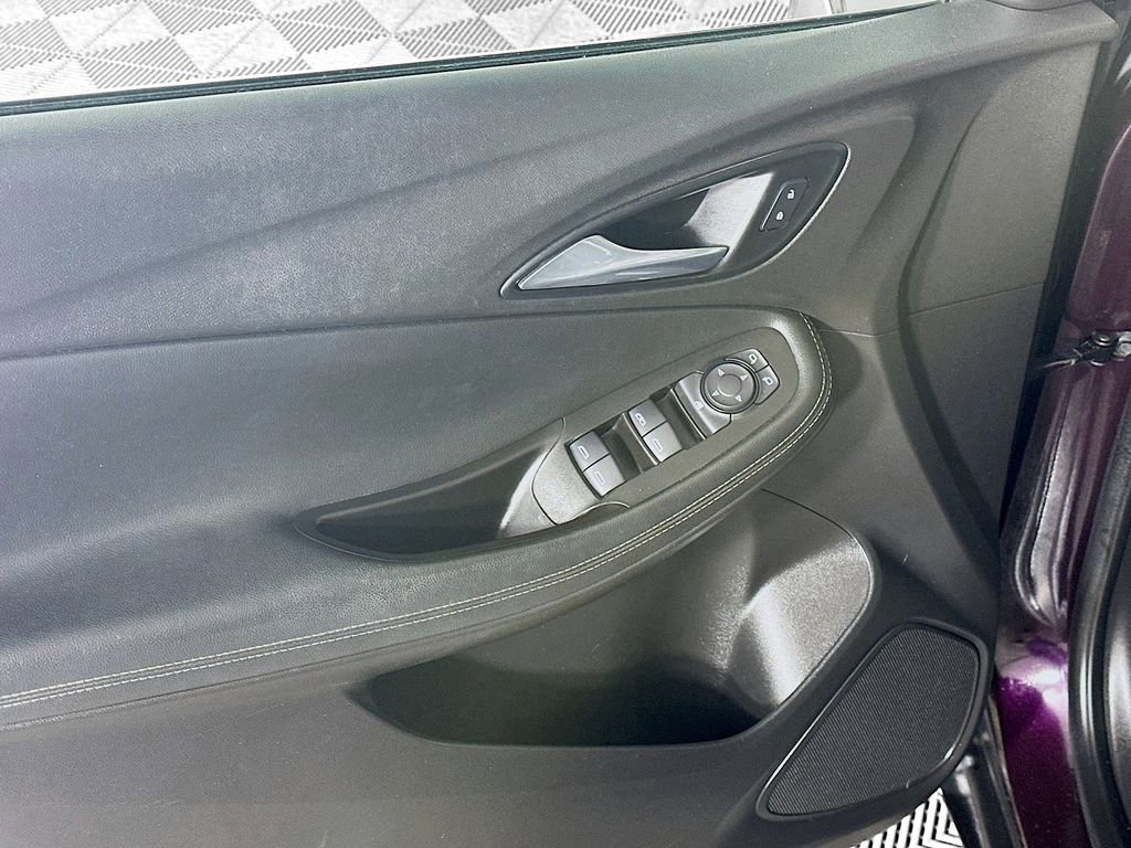 Used 2020 Buick Encore GX Select image 24