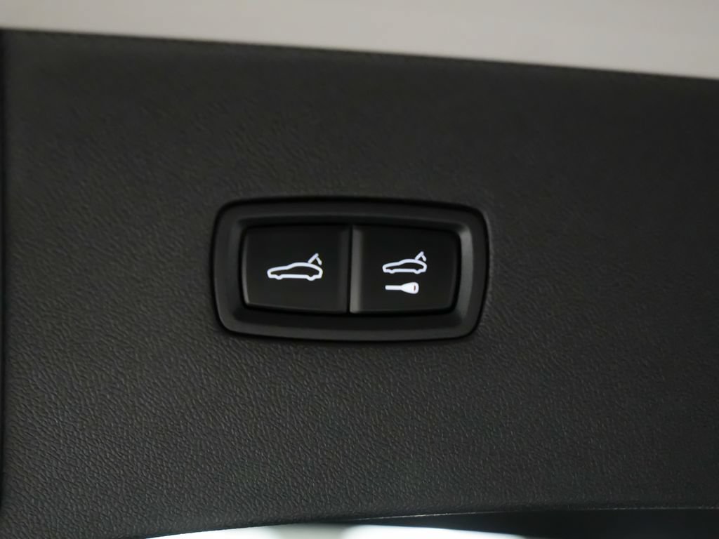 Used 2025 Porsche Cayenne Turbo AWD/4WD image 15