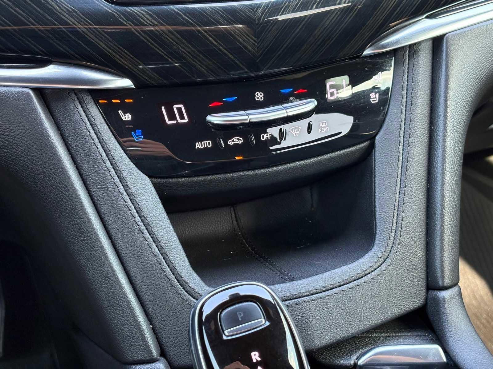 Used 2020 Cadillac XT6 Premium Luxury image 18