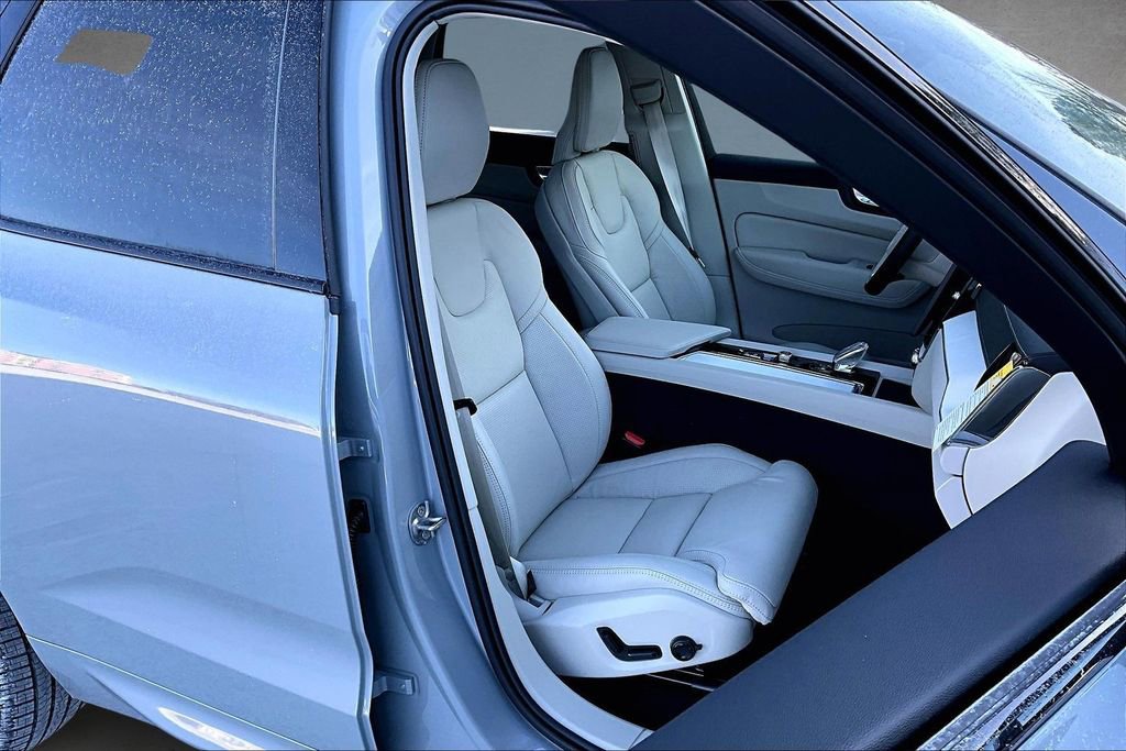 New 2026 Volvo XC60 T8 Ultra w/ Protection Package Premier image 11