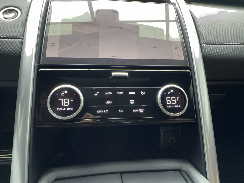 Used 2024 Land Rover Discovery Dynamic SE AWD/4WD image 48
