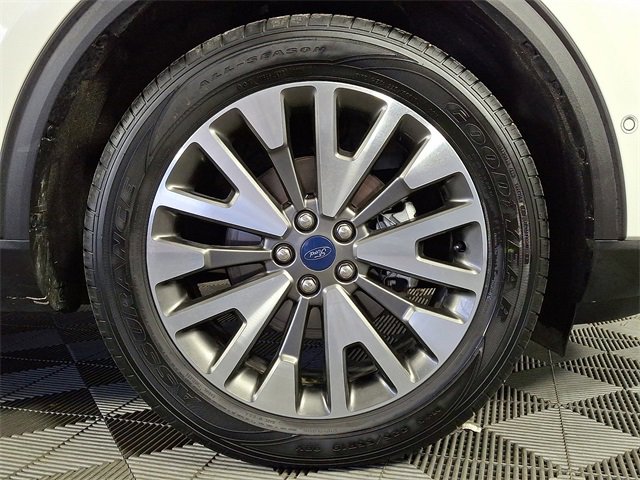 Used 2020 Ford Escape Titanium image 11