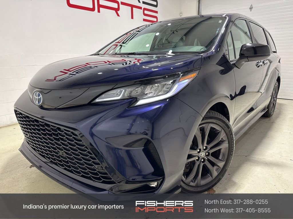 Used 2025 Toyota Sienna XSE image 1