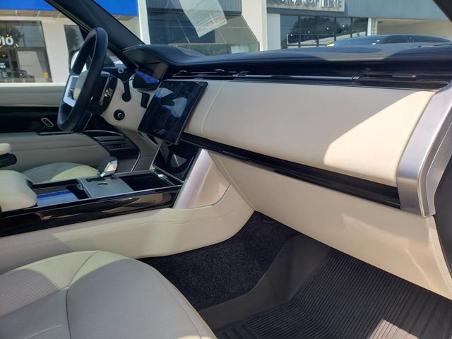 Used 2025 Land Rover Range Rover SE AWD/4WD image 21