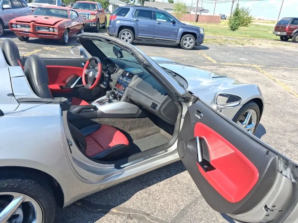 Used 2009 Saturn Sky Red Line RWD image 41