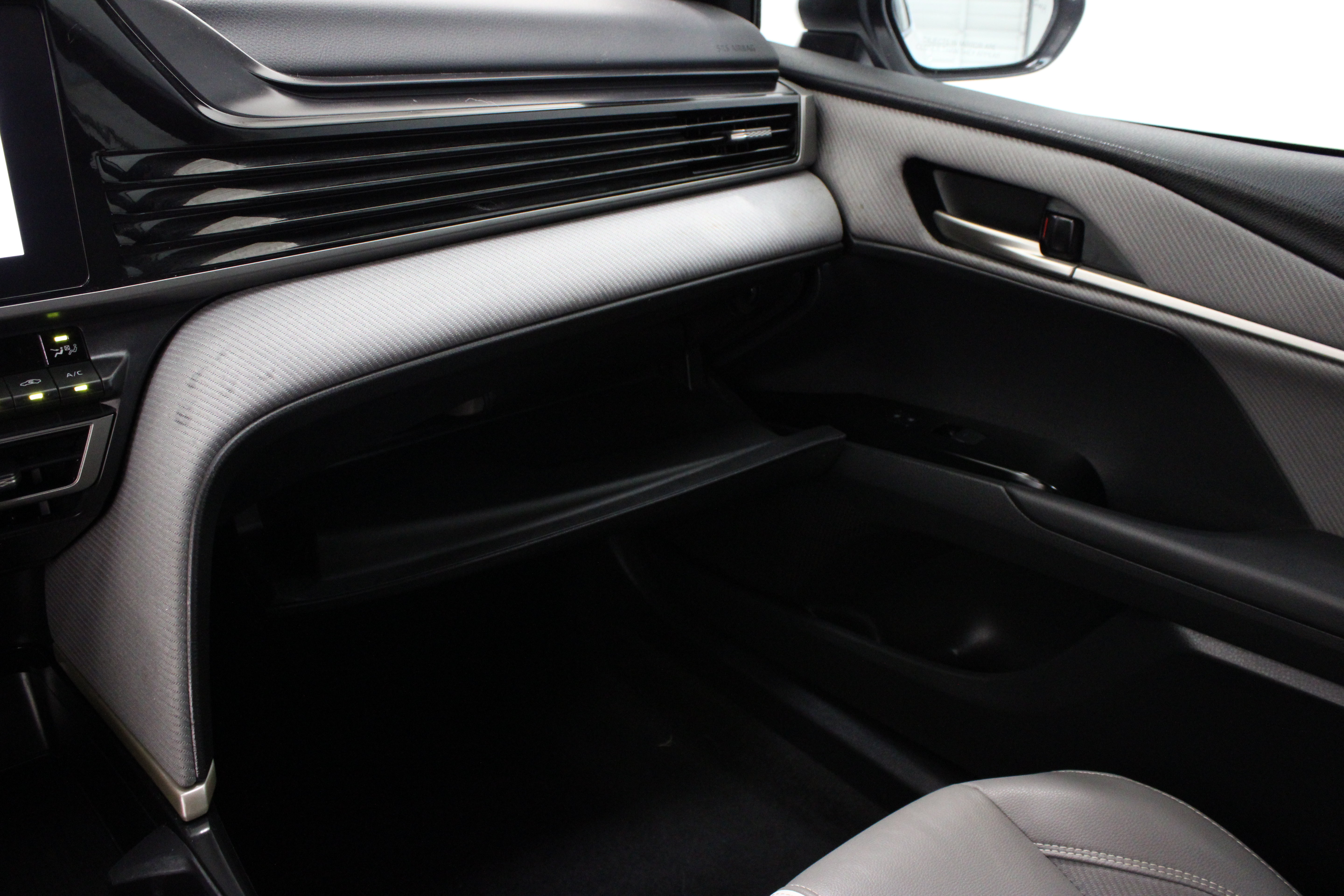 Used 2025 Toyota Camry SE w/ Convenience Package FWD image 23