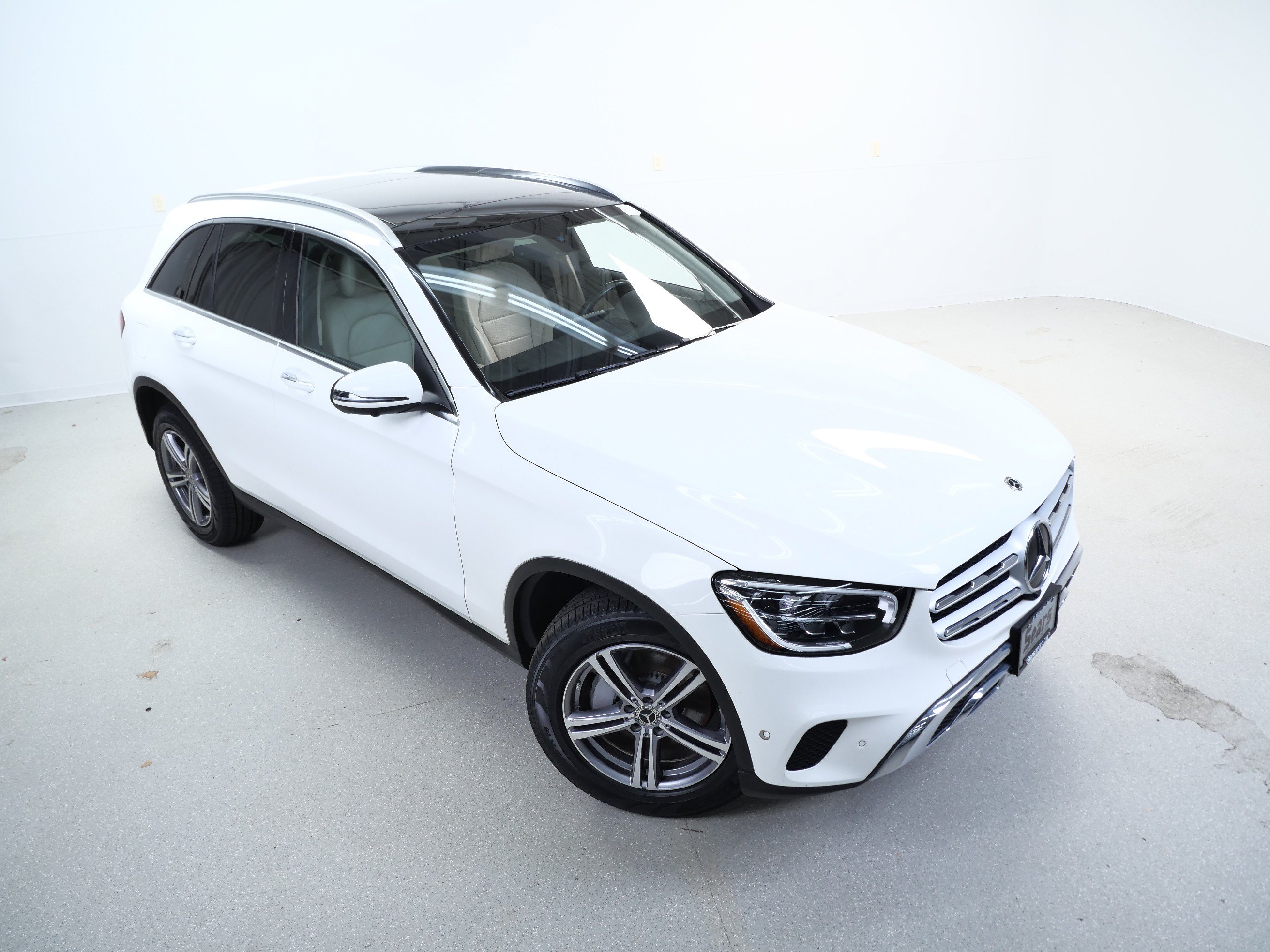 Used 2021 Mercedes-Benz GLC 300 4MATIC image 4
