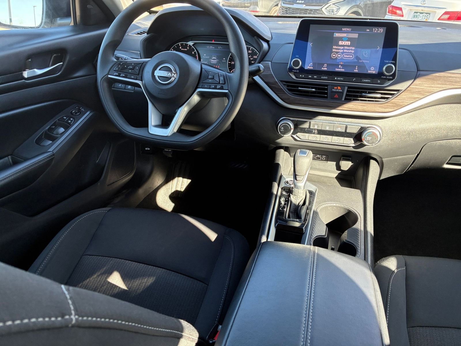 Used 2025 Nissan Altima 2.5 SV image 31