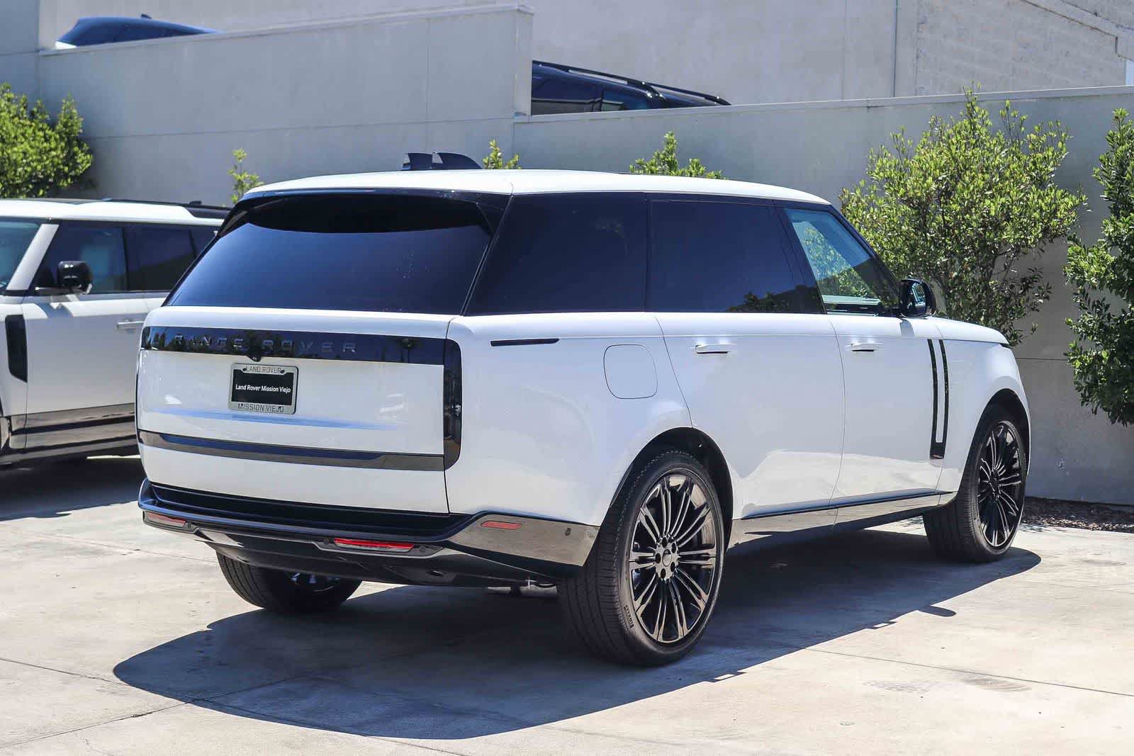 New 2026 Land Rover Range Rover Long Wheelbase SE AWD/4WD image 6