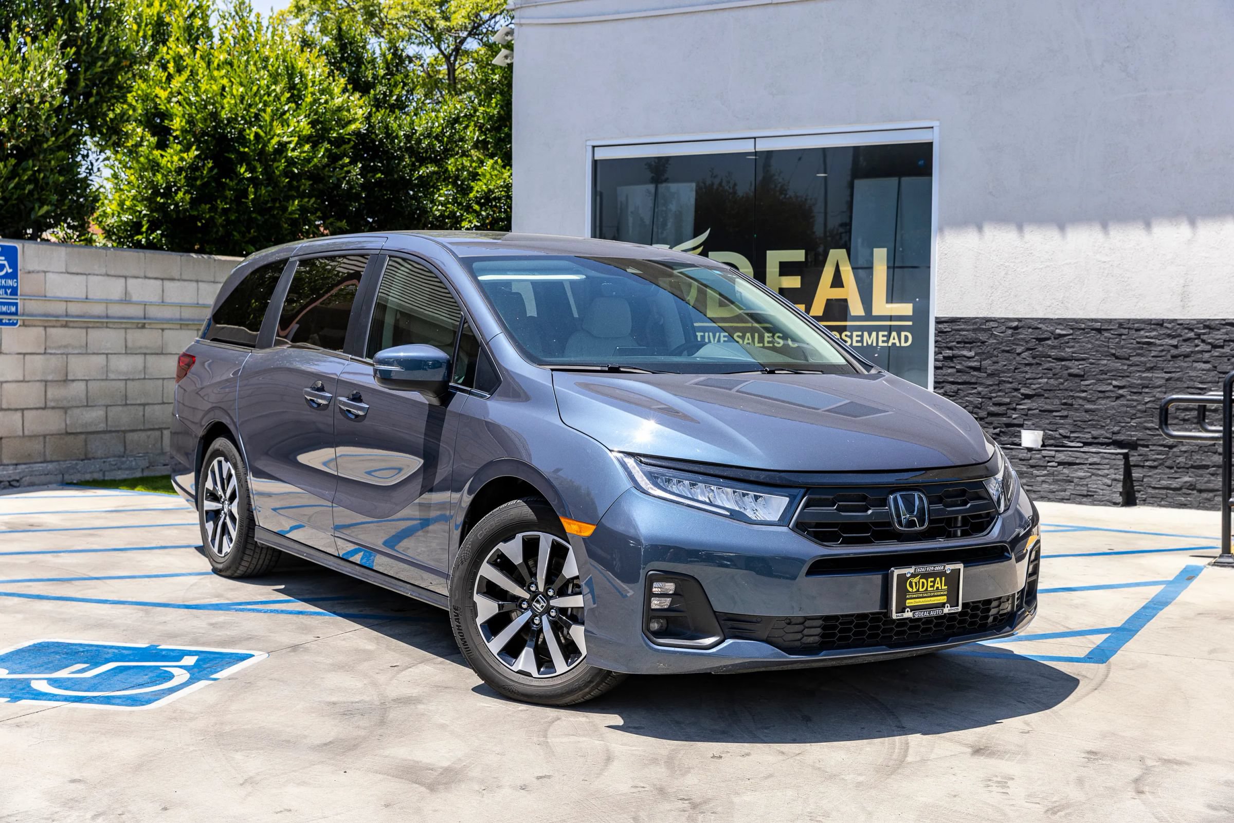 Used 2025 Honda Odyssey EX-L image 2