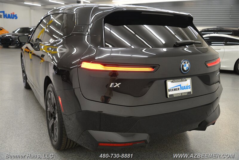 Used 2024 BMW iX xDrive50 w/ Sport Package AWD/4WD image 8