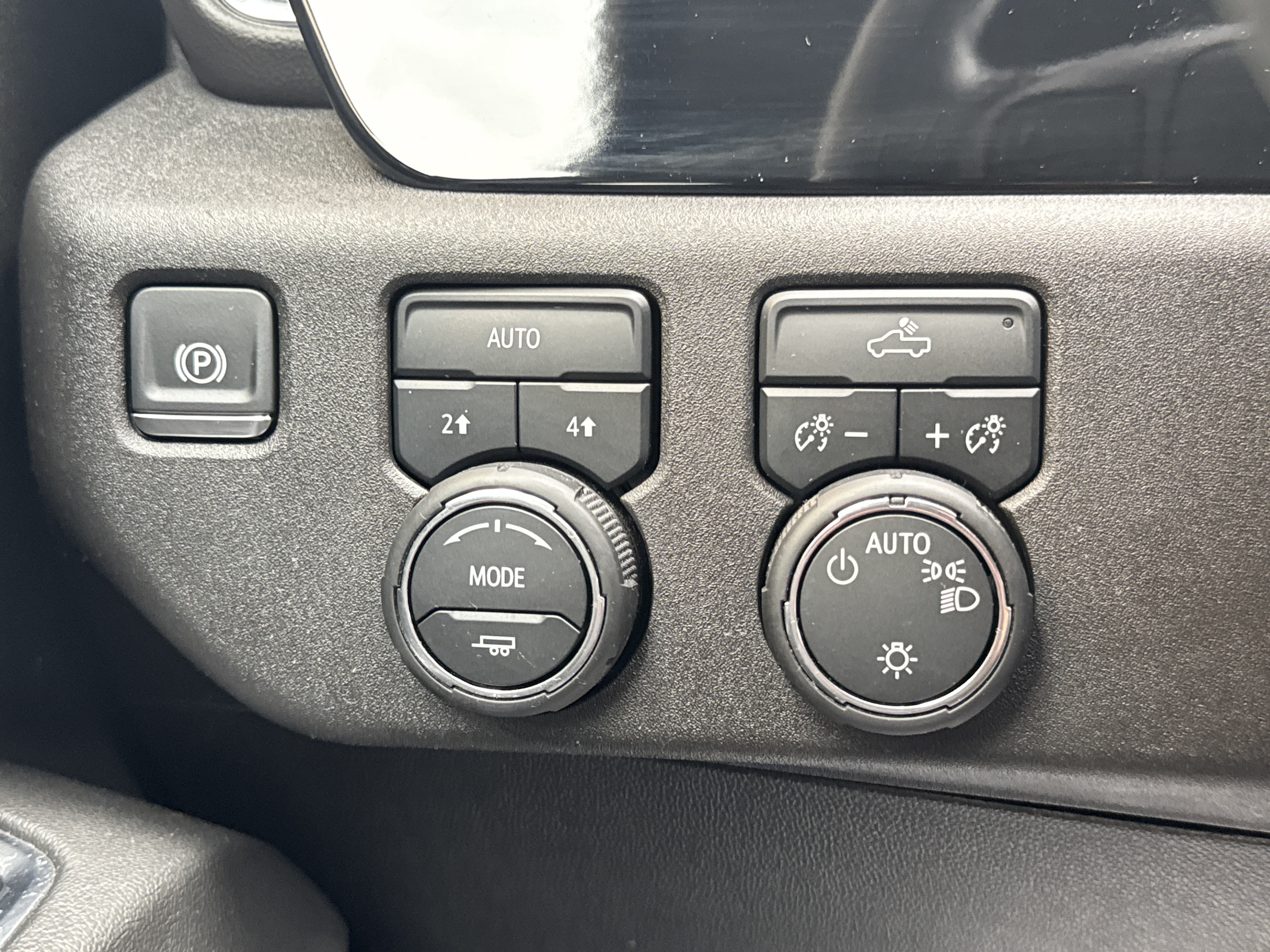 Used 2024 Chevrolet Silverado 1500 LT AWD/4WD image 20