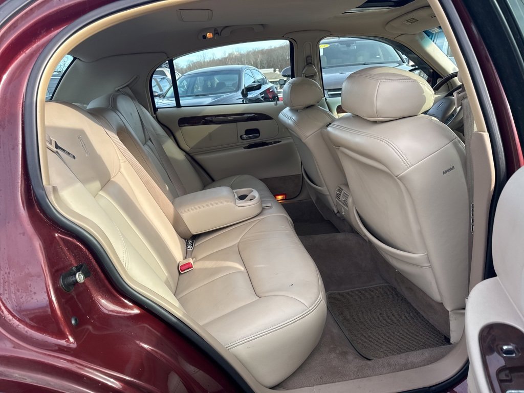 Used 2000 Lincoln Town Car Cartier image 36