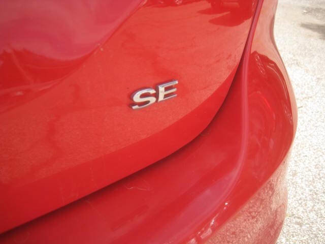 Used 2014 Ford Focus SE w/ SE Winter Package image 9