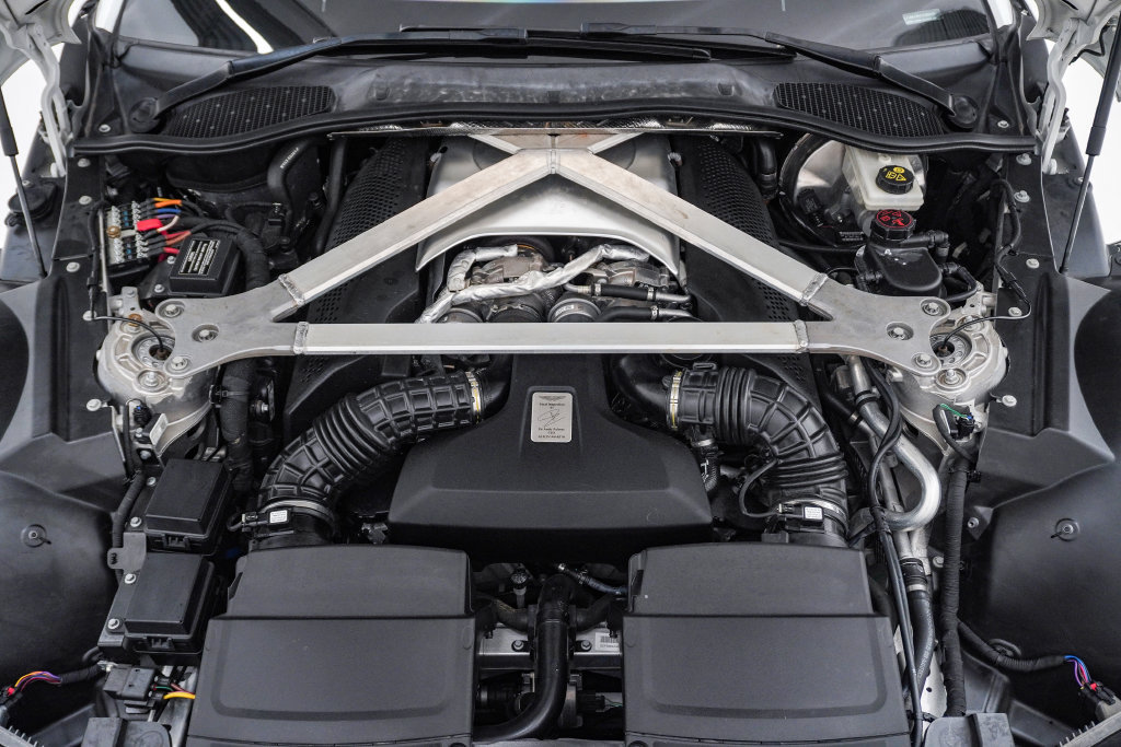 Used 2019 Aston Martin V8 Vantage Coupe RWD image 34