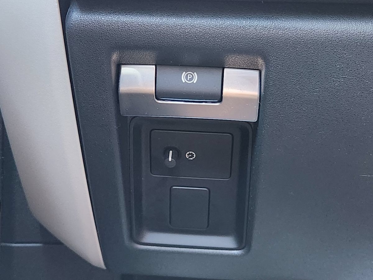 Used 2022 Land Rover Defender 110 AWD/4WD image 36