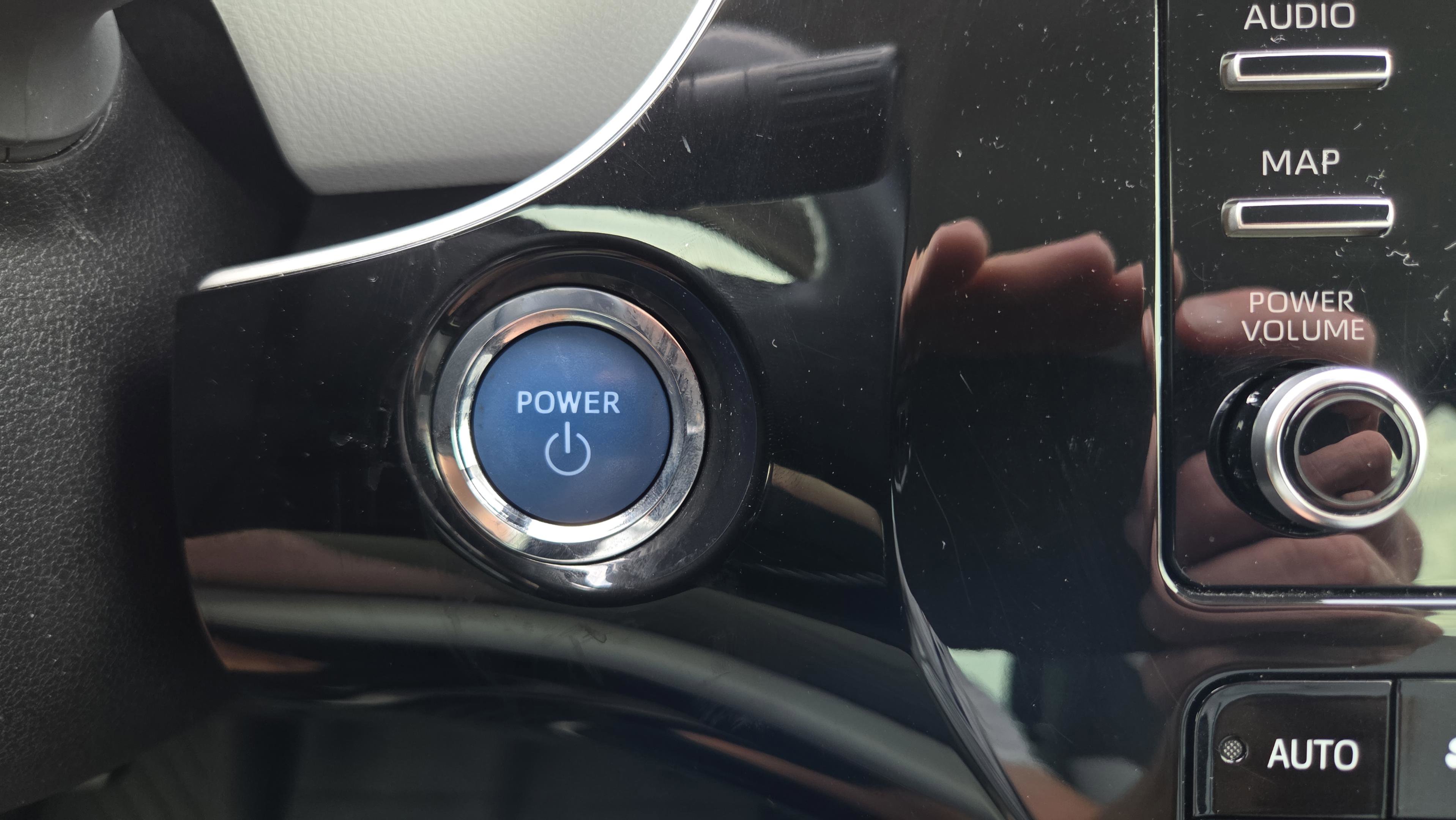 Used 2022 Toyota Prius XLE FWD image 29