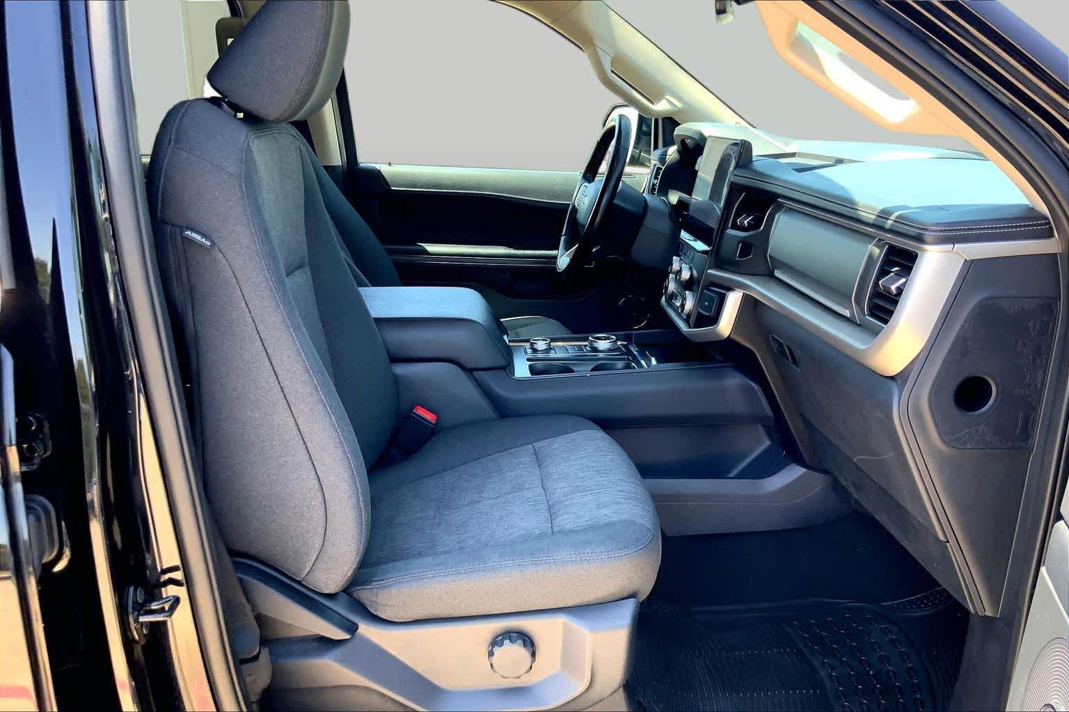 Used 2024 Ford Expedition XLT AWD/4WD image 9