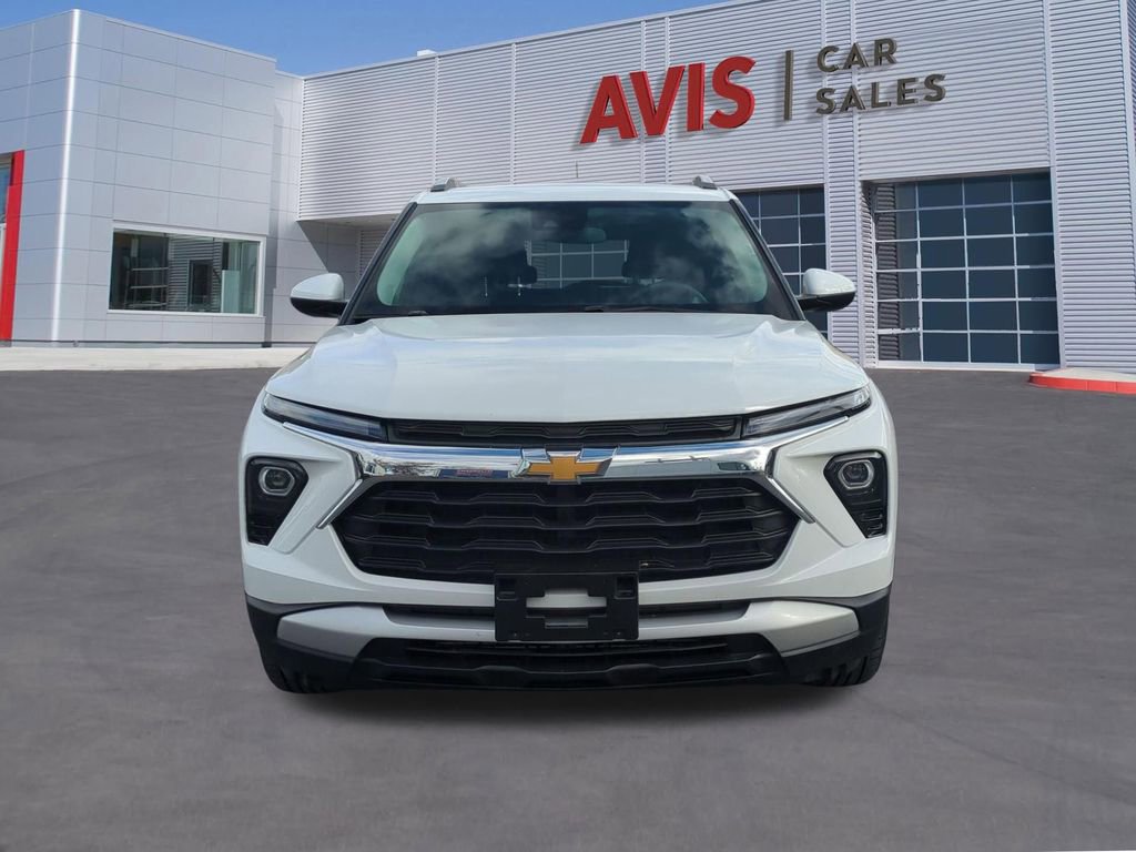 Used 2025 Chevrolet TrailBlazer LT AWD/4WD image 2