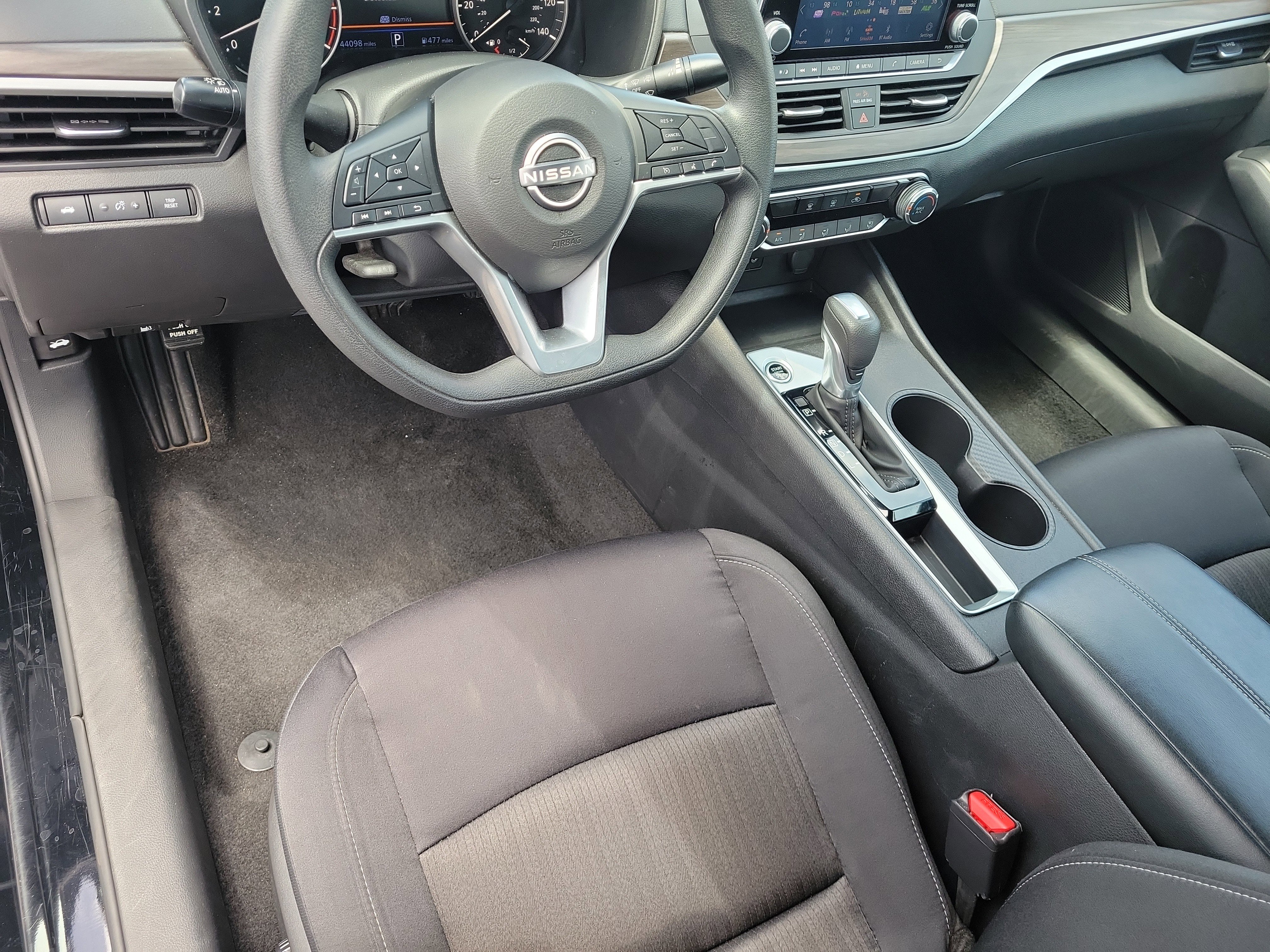 Used 2025 Nissan Altima 2.5 SV FWD image 15