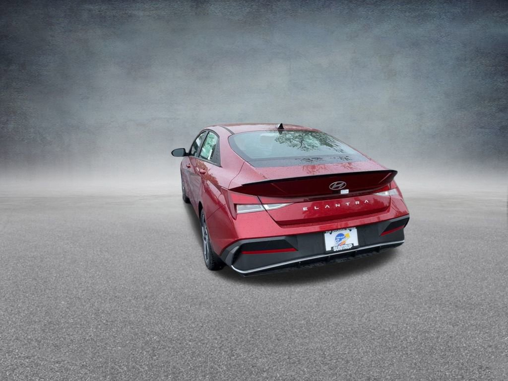 Used 2025 Hyundai Elantra Sport image 19