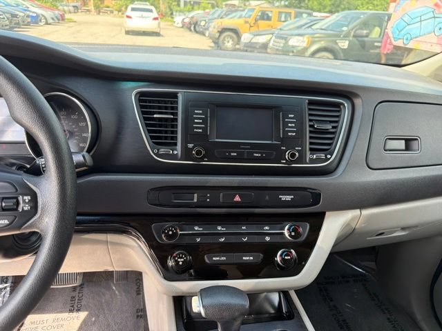 Used 2018 Kia Sedona LX FWD image 12