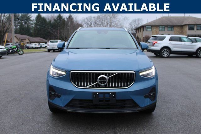 Used 2025 Volvo XC40 B5 Plus AWD/4WD image 3