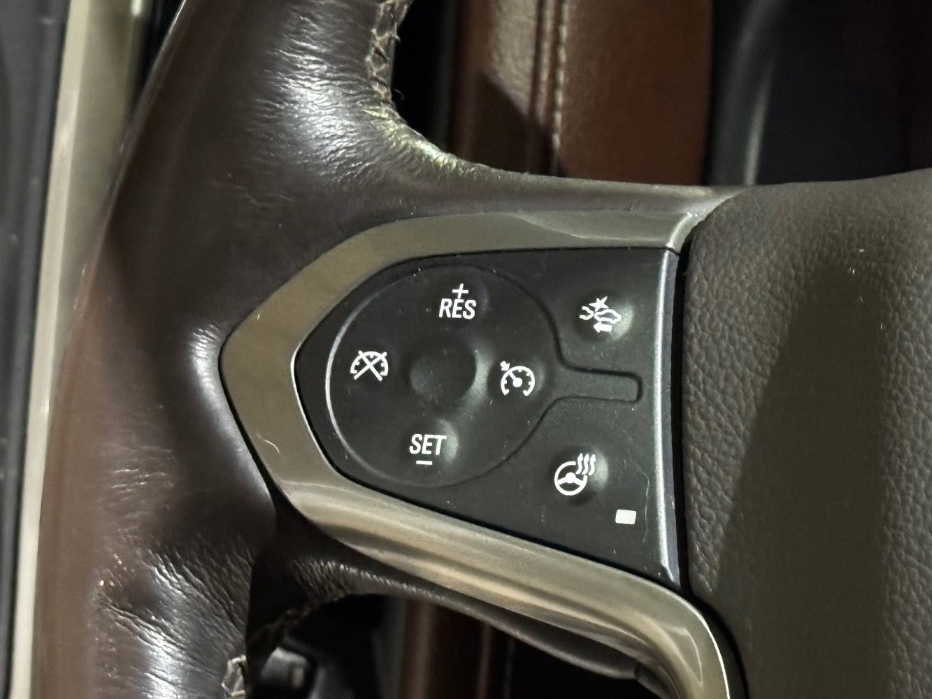 Used 2018 Chevrolet Silverado 1500 High Country image 30