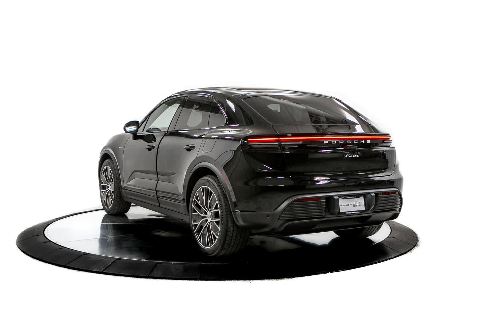 New 2026 Porsche Macan Electric RWD image 3