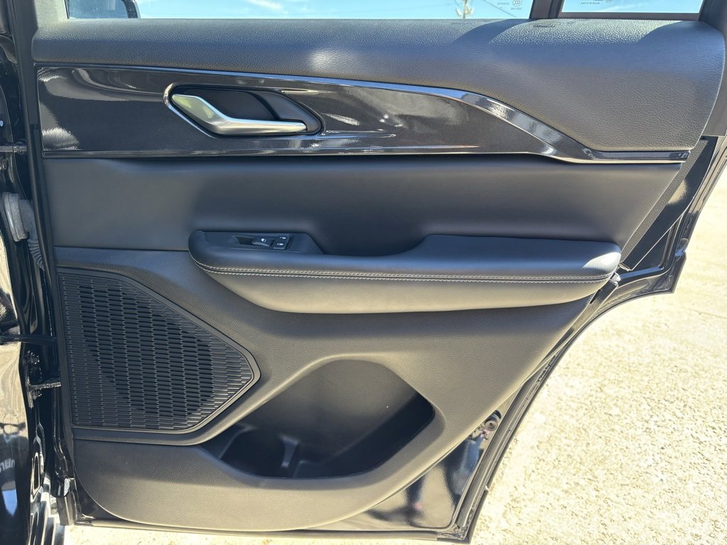 Used 2023 Jeep Grand Cherokee Altitude image 27