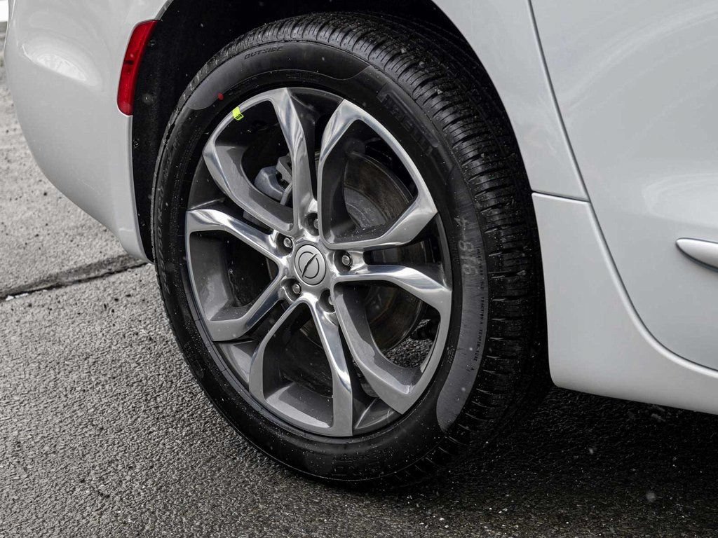 New 2026 Chrysler Pacifica Pinnacle AWD/4WD image 8