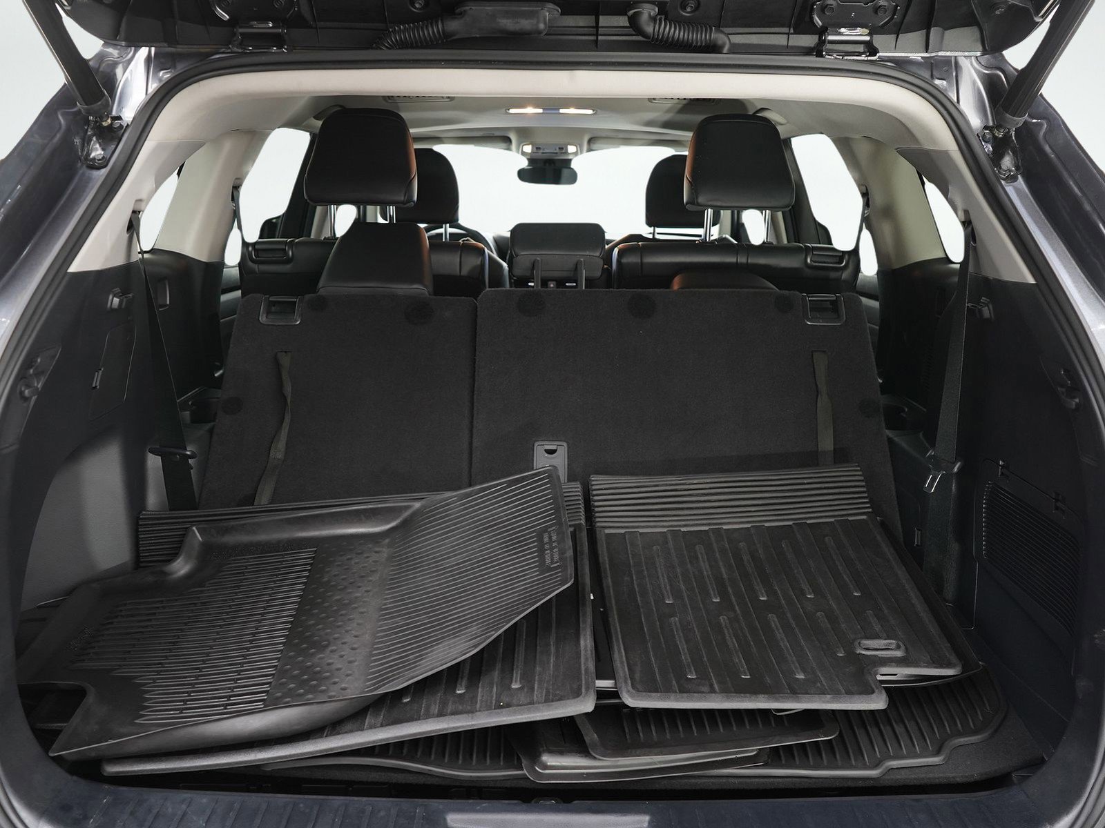 Used 2023 Toyota Highlander XLE image 9