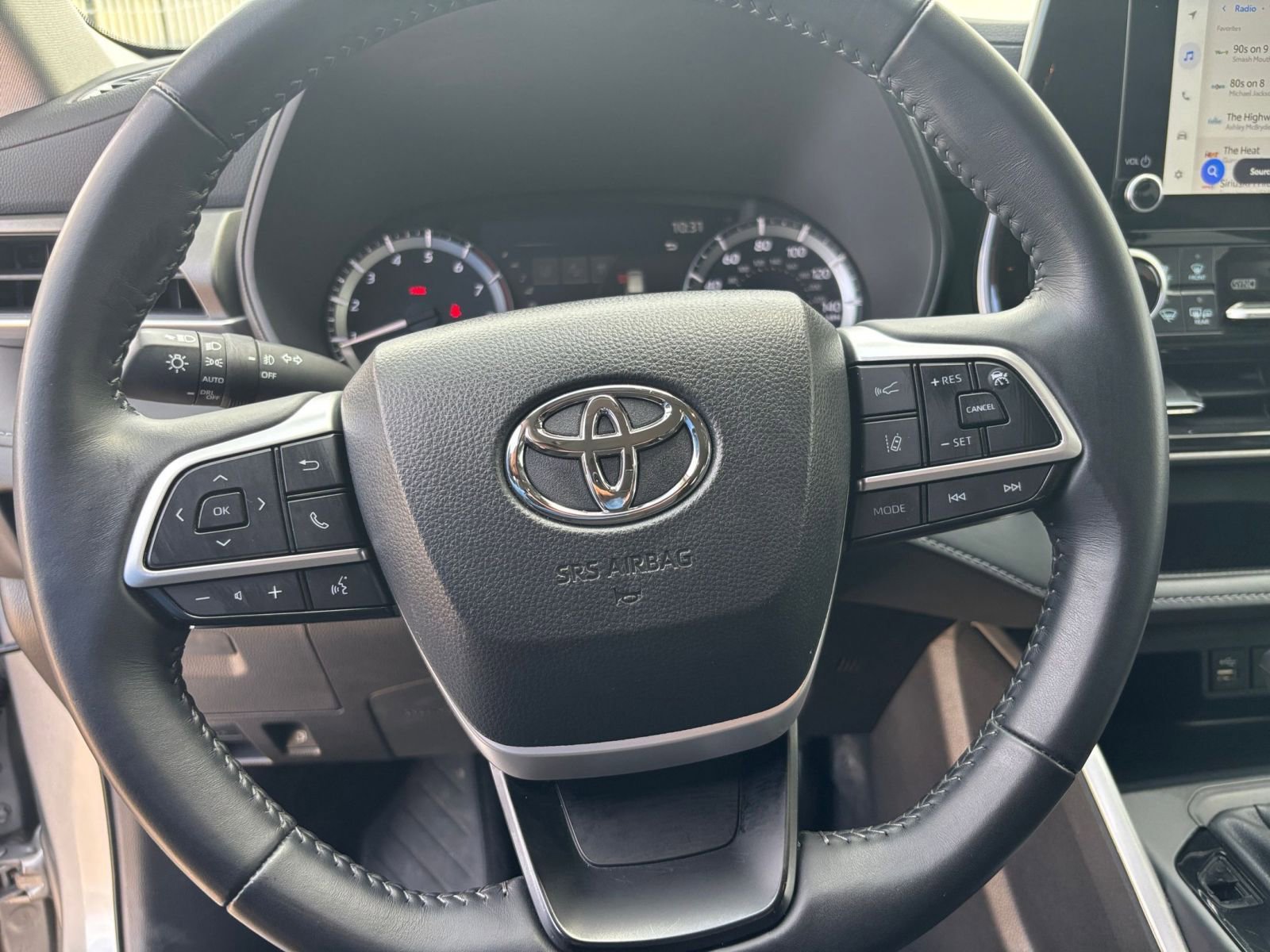 Used 2025 Toyota Highlander LE image 29