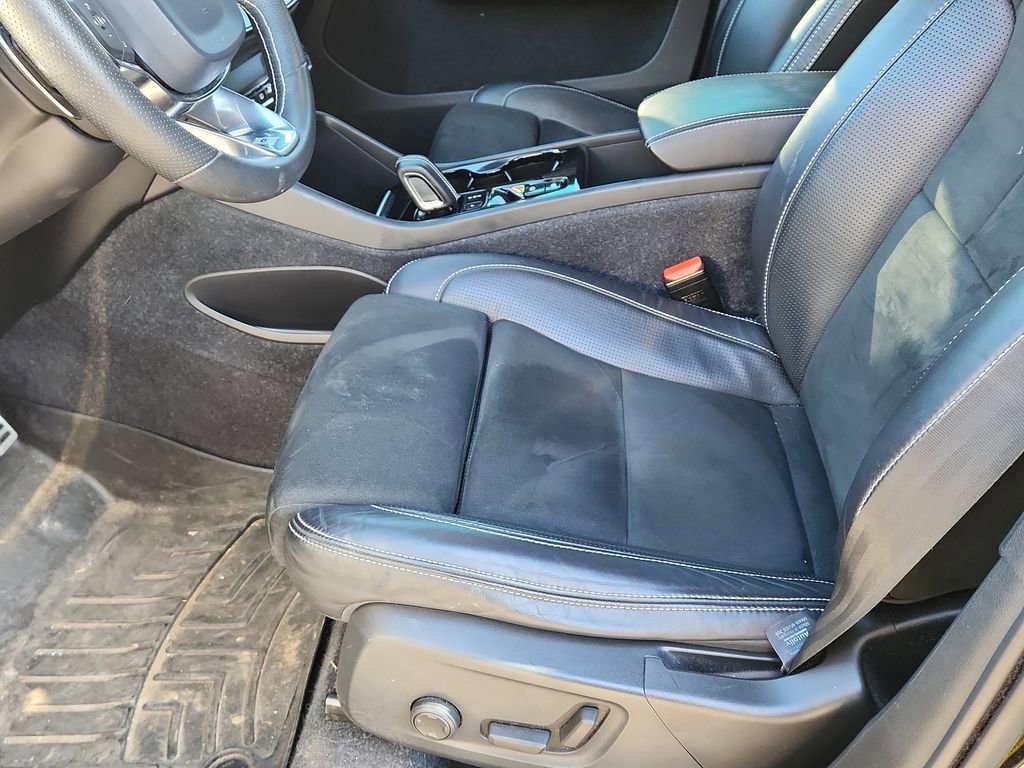 Used 2020 Volvo XC40 T5 R-Design w/ Protection Package Premier image 9