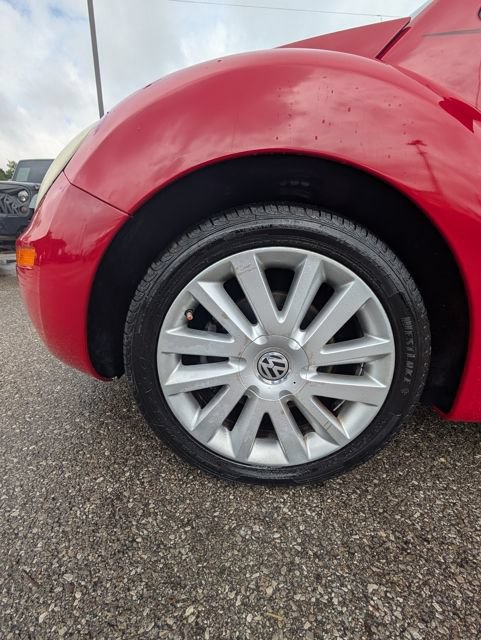 Used 2008 Volkswagen Beetle SE FWD image 17