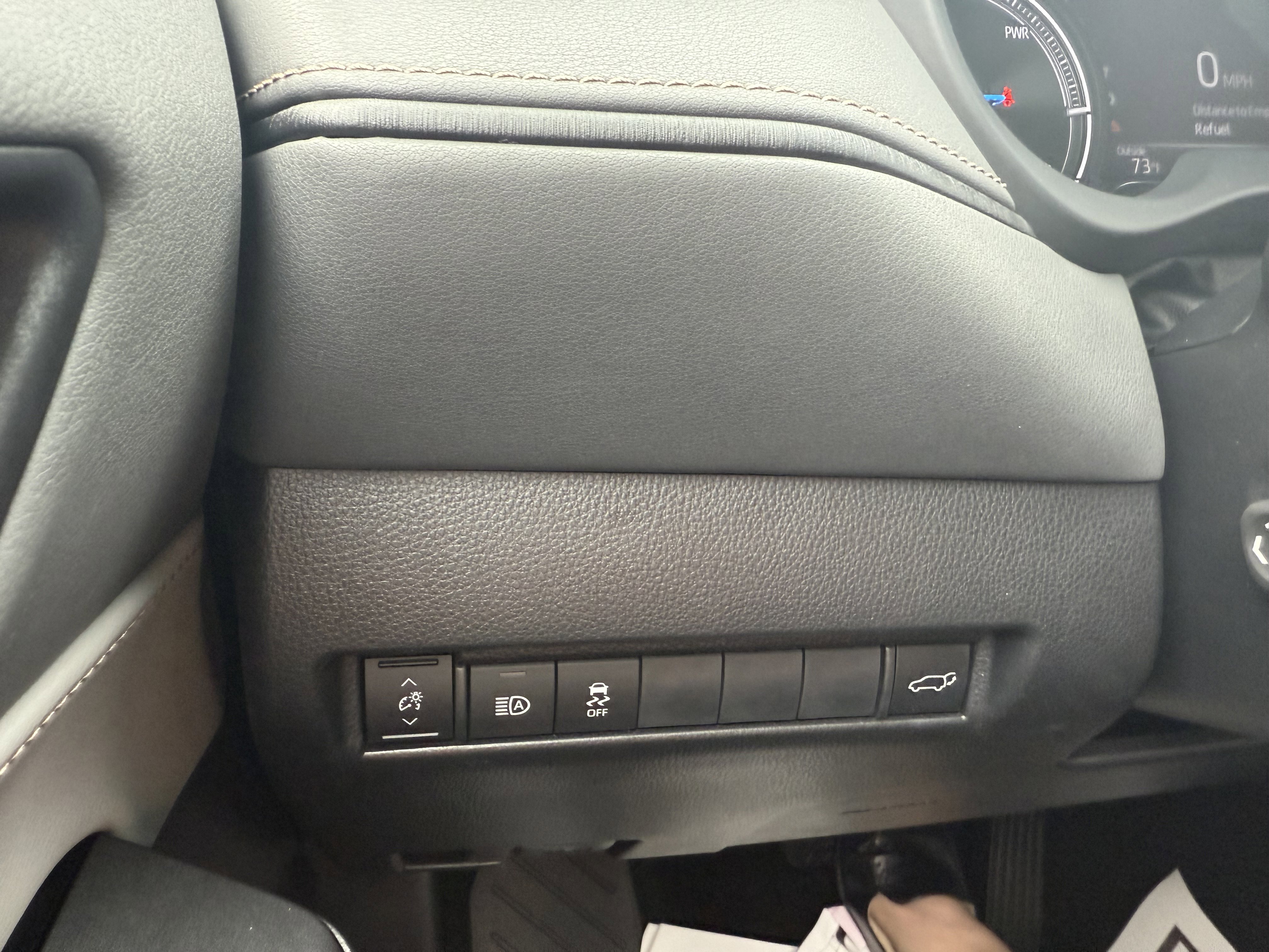 Certified 2023 Toyota Venza LE image 15