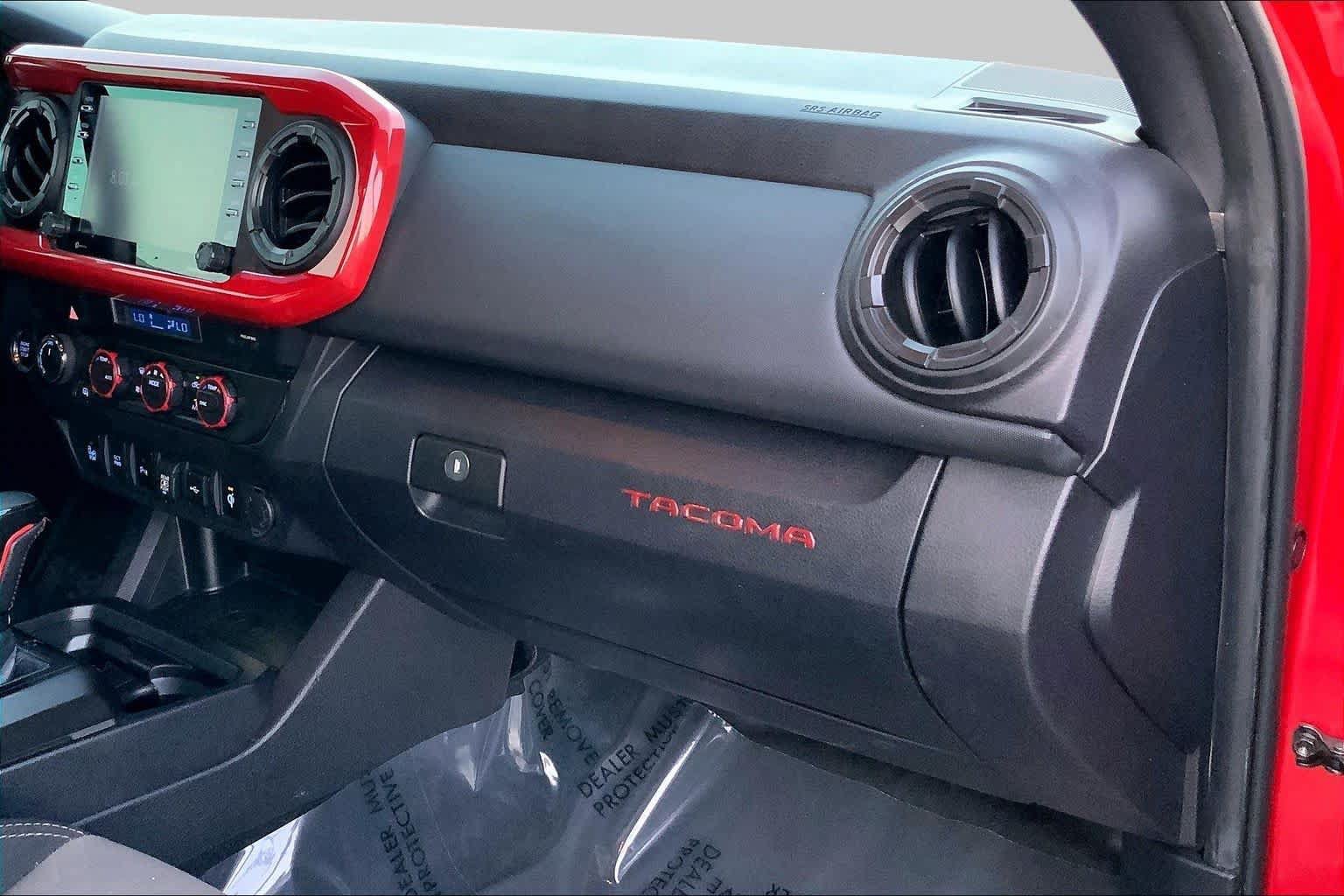 Used 2022 Toyota Tacoma TRD Off-Road w/ Technology Package AWD/4WD image 17