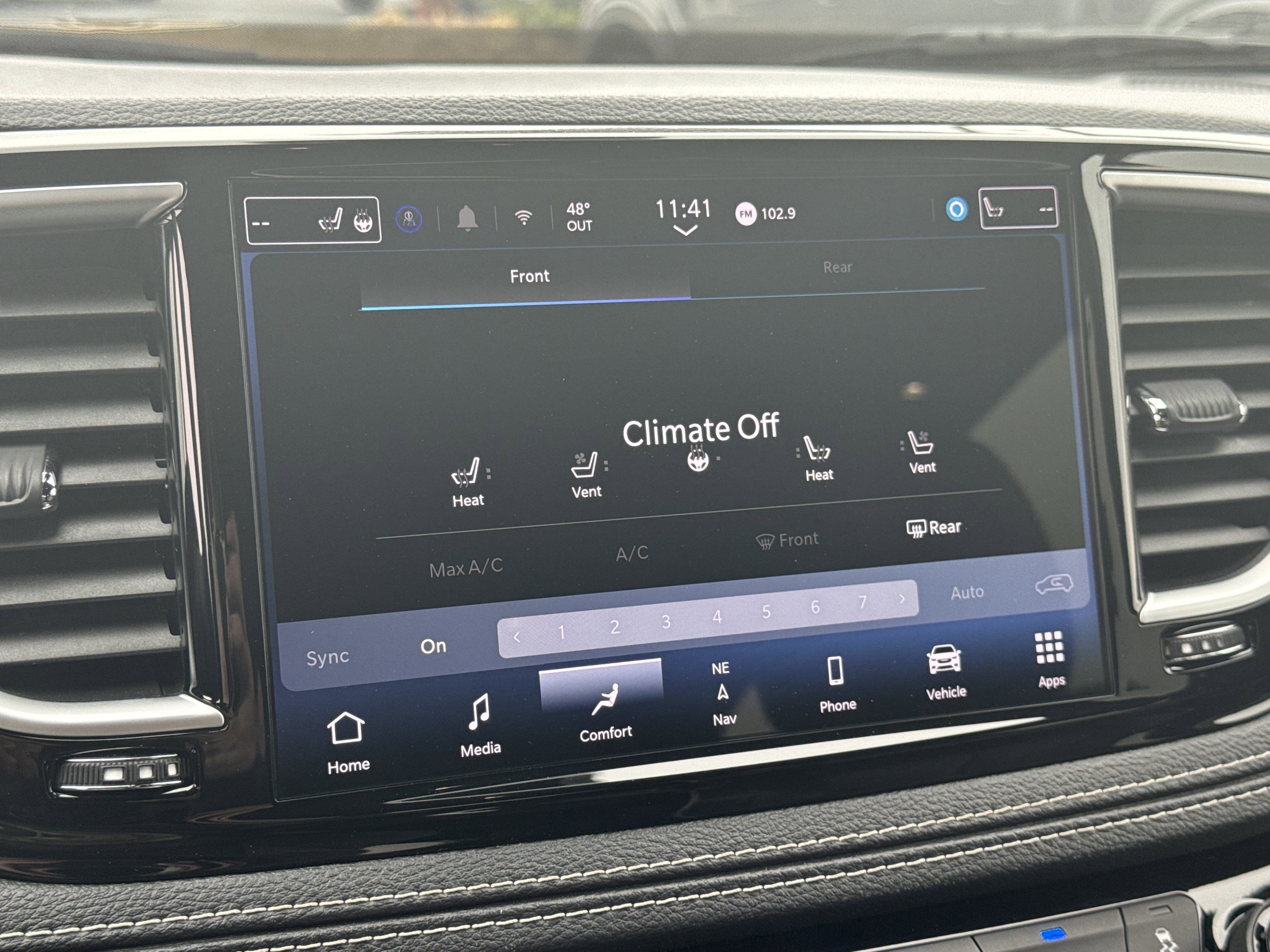 Used 2025 Chrysler Pacifica Limited image 25