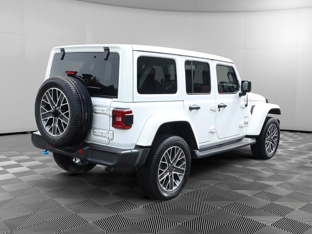 Used 2023 Jeep Wrangler Unlimited Sahara w/ Cold Weather Group AWD/4WD image 7