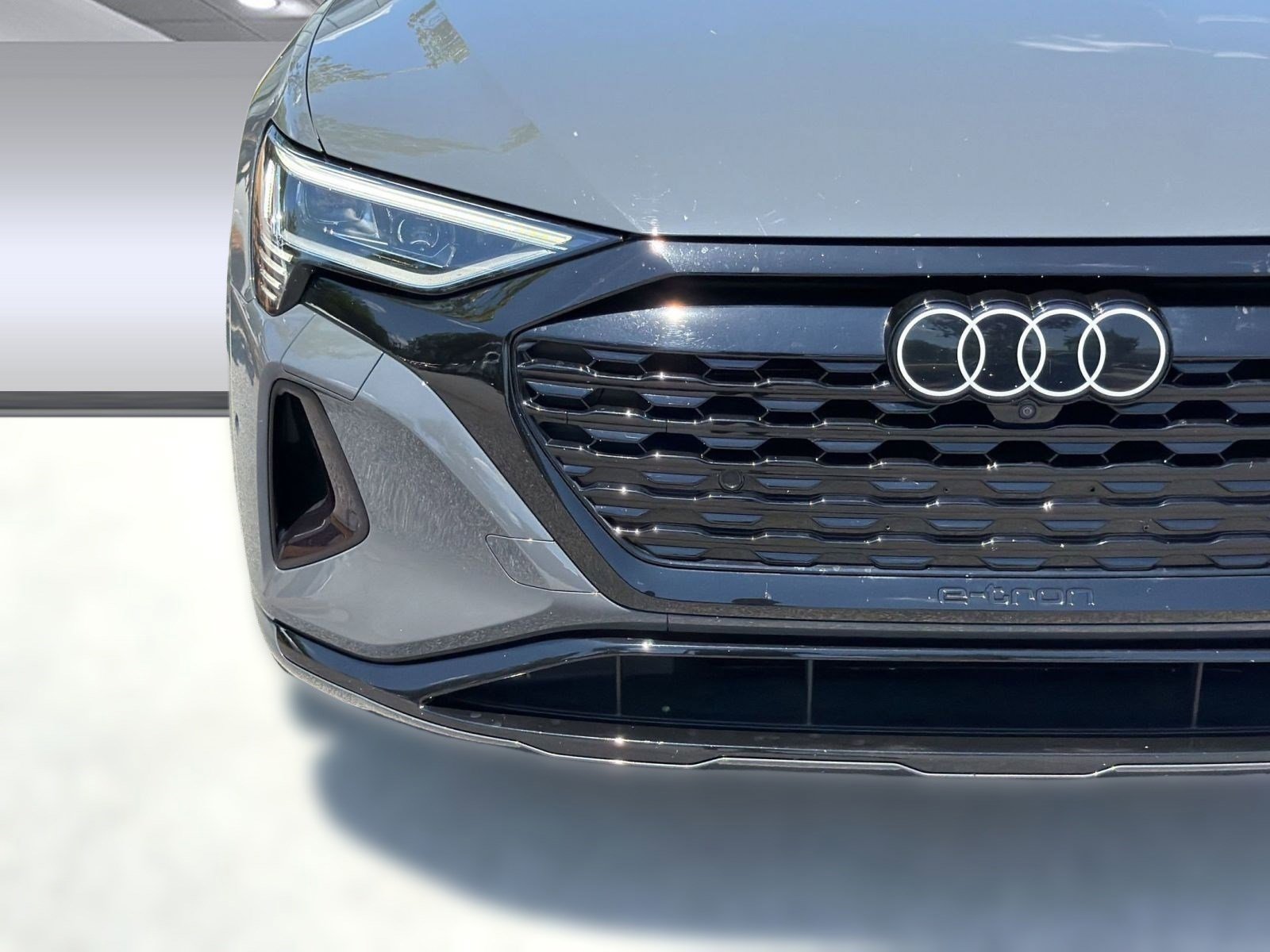 Used 2024 Audi Q8 e-tron Prestige AWD/4WD image 11