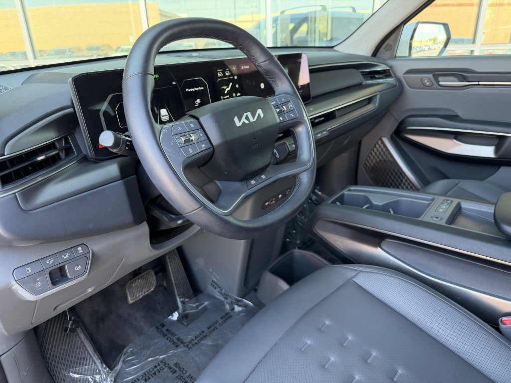 Used 2025 Kia EV9 Wind AWD/4WD image 32