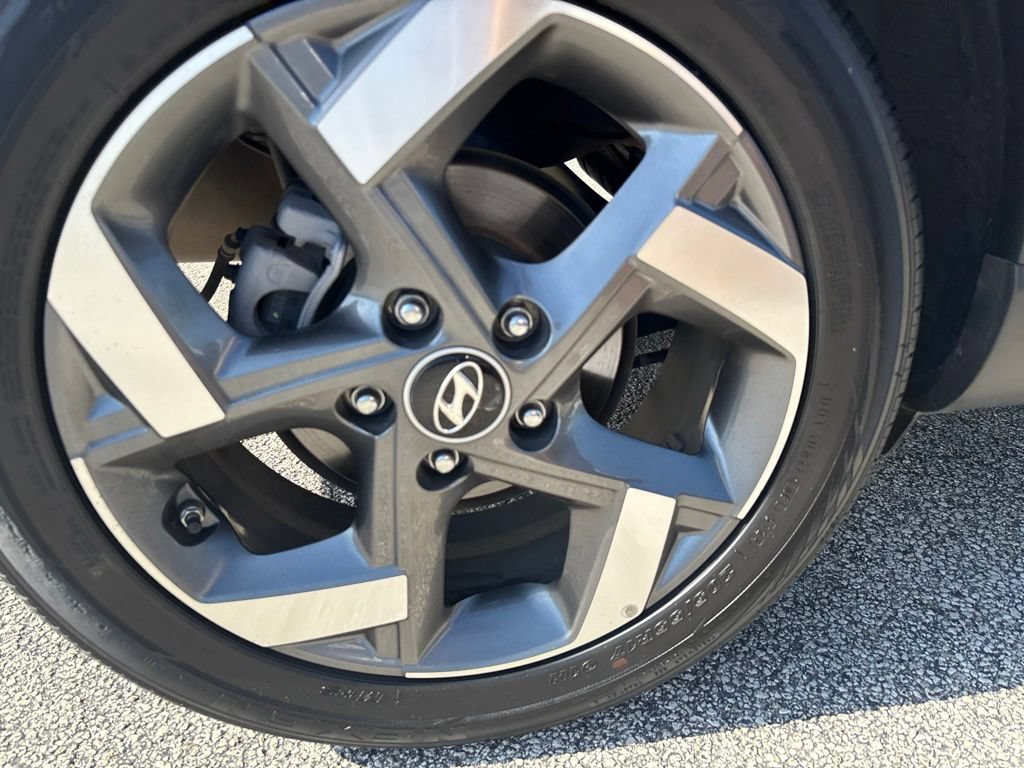 Used 2025 Hyundai Venue SEL FWD image 13