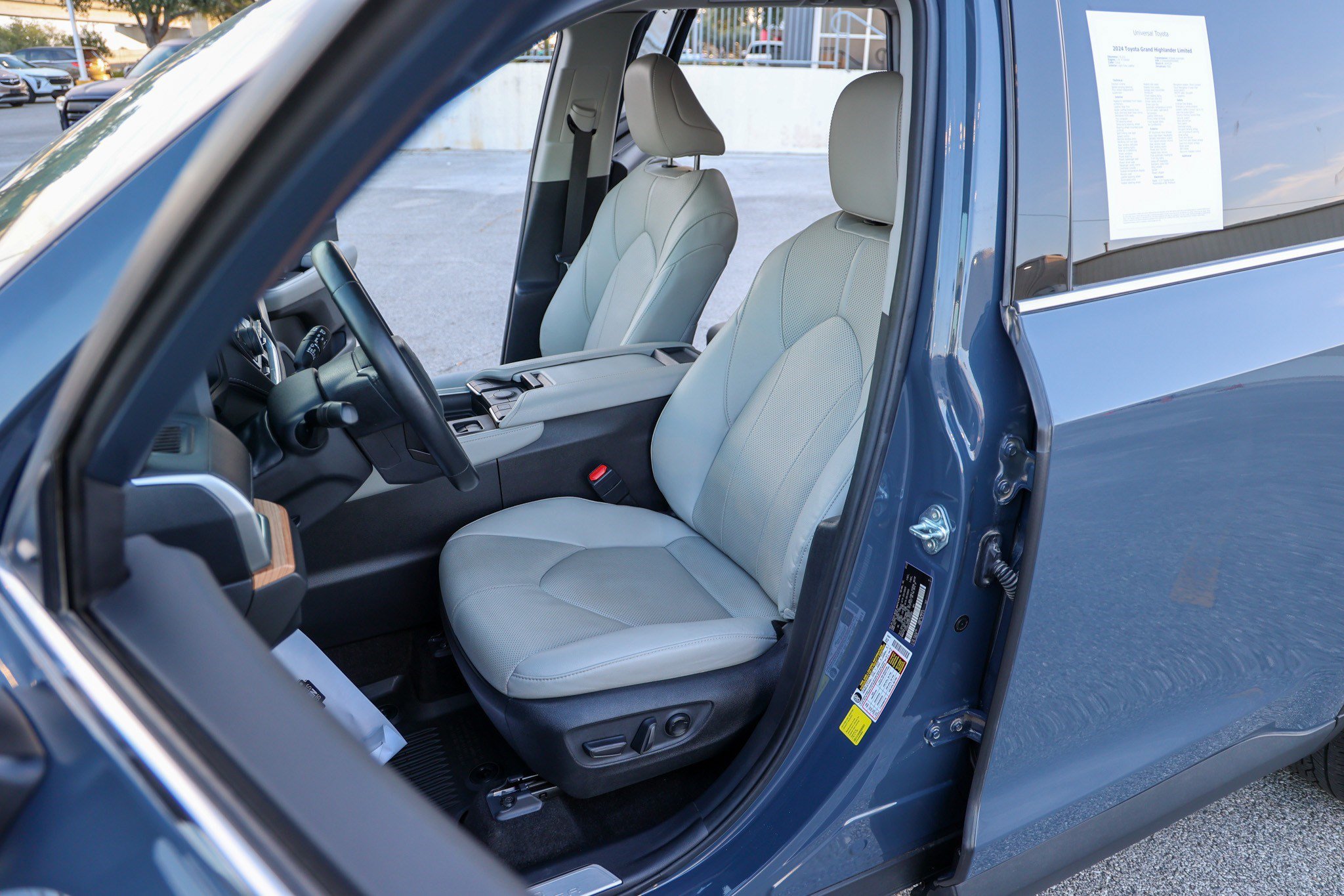 Certified 2024 Toyota Grand Highlander FWD image 33