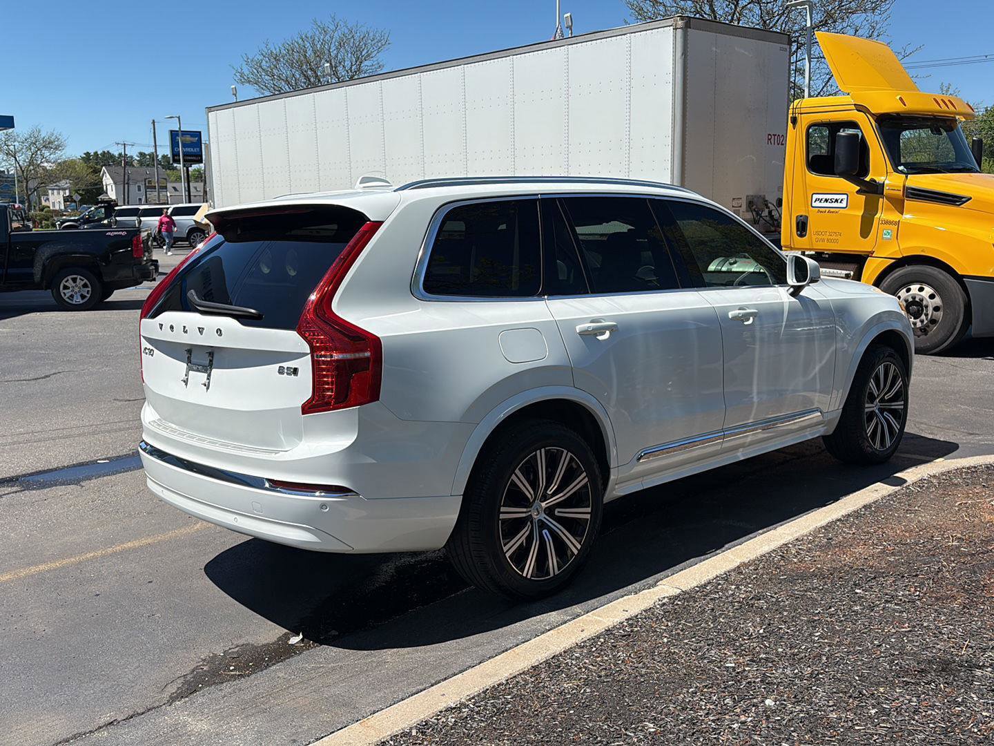 Used 2025 Volvo XC90 B5 Core w/ Climate Package AWD/4WD image 4