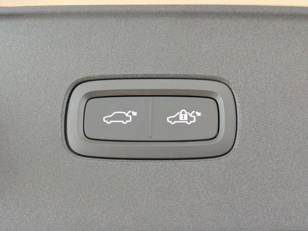 New 2025 Volvo EX90 Plus w/ Protection Package Premier AWD/4WD image 17