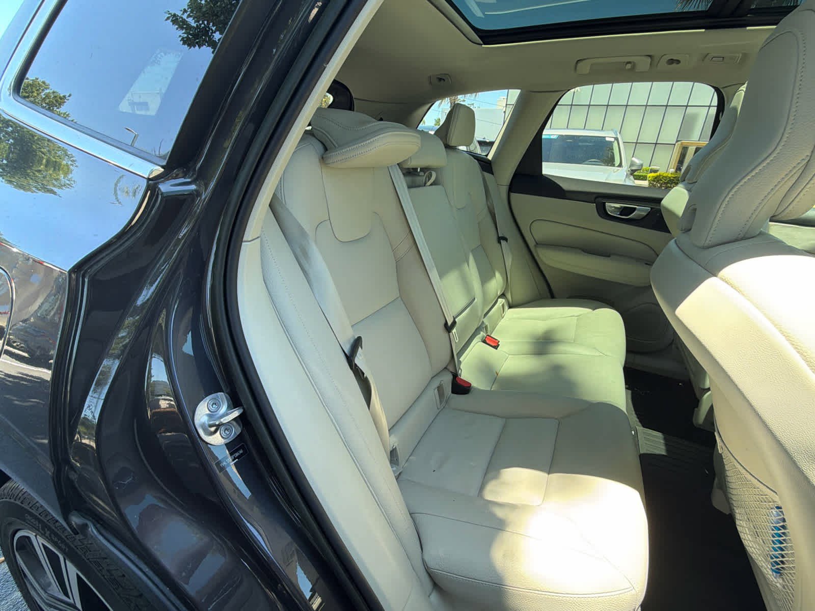 Used 2023 Volvo XC60 B5 Plus w/ Protection Package Premier FWD image 22