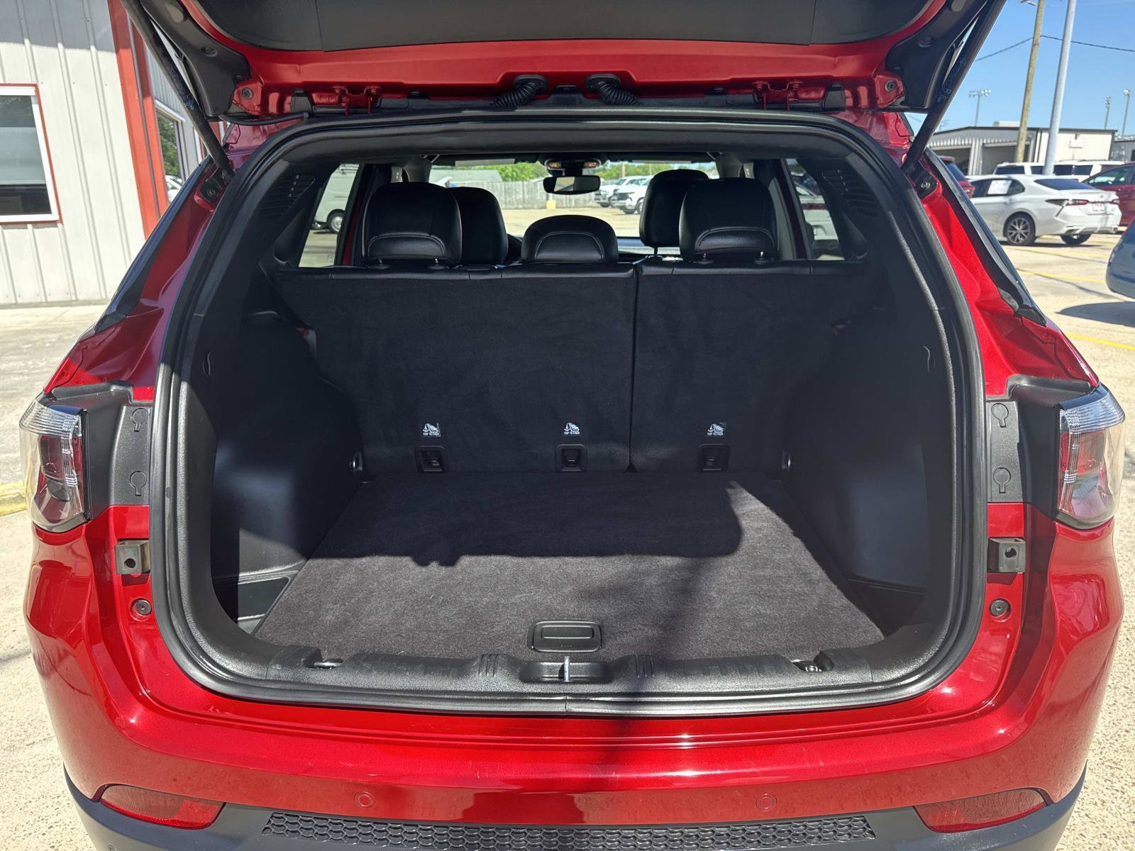 Used 2025 Jeep Compass Trailhawk AWD/4WD image 8