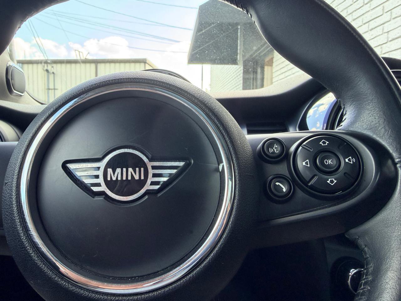 Used 2019 MINI Cooper 4-Door Hardtop image 32
