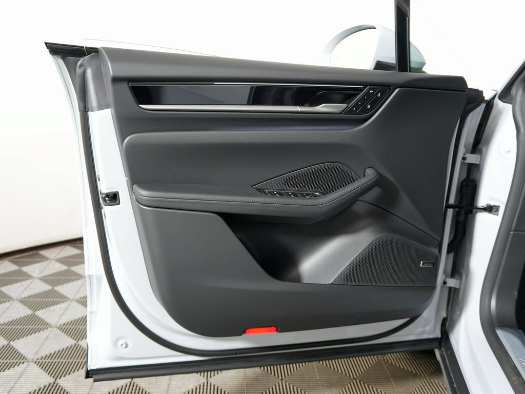 Certified 2026 Porsche Macan 4 Electric AWD/4WD image 15
